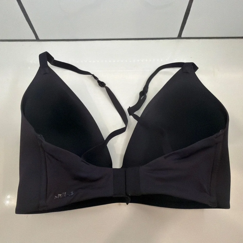 SKIMS Wireless Form Push-Up Plunge Bra in the Black  32DD NEW! - Picture 2 of 5